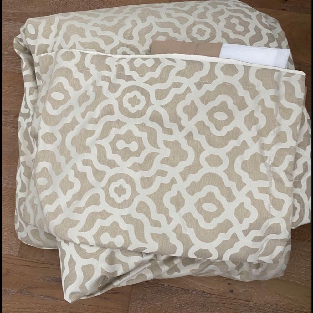 Queen Comforter Set
